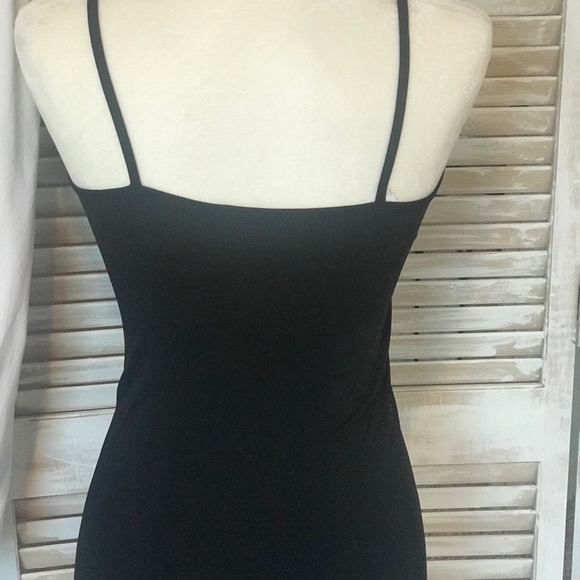 BOUTIQUE- CAGED TRIPLE CROSS TANK TOP IN BLACK SEAMLESS, LONG - Picture 4 of 6